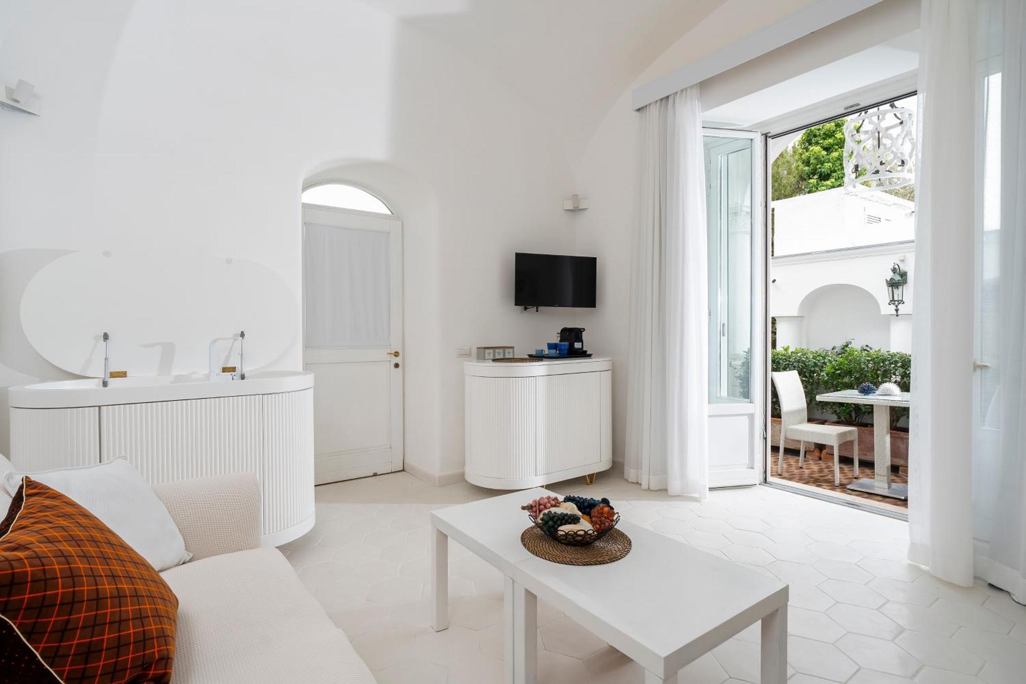Villa Mariuccia กาปรี ภายนอก รูปภาพ