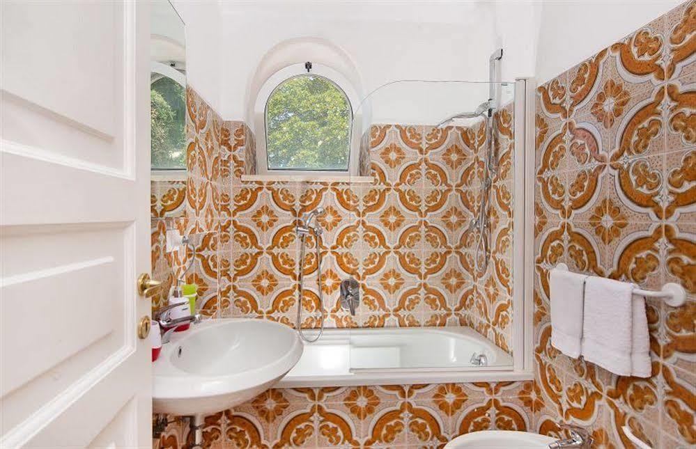 Villa Mariuccia กาปรี ภายนอก รูปภาพ
